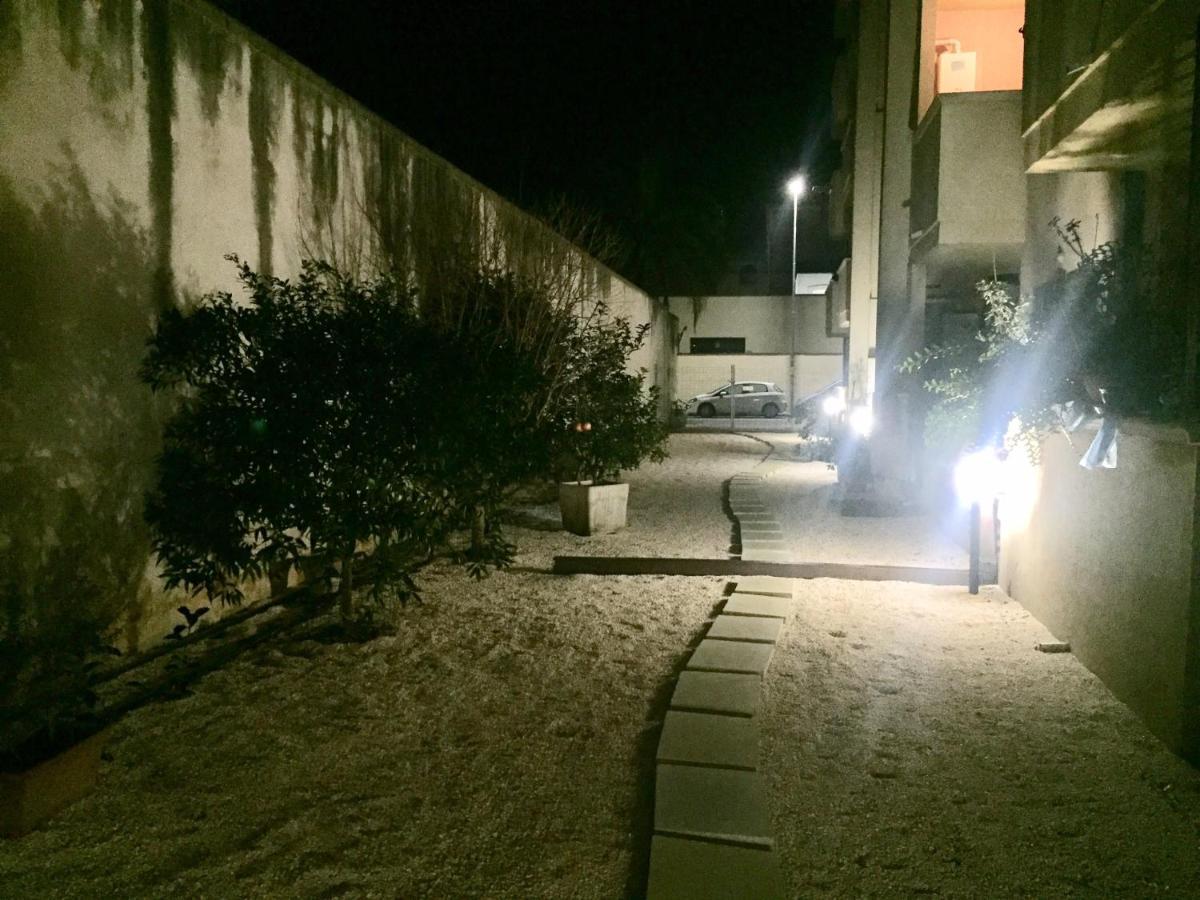 Ferienwohnung Attico Rudiae Lecce Exterior foto