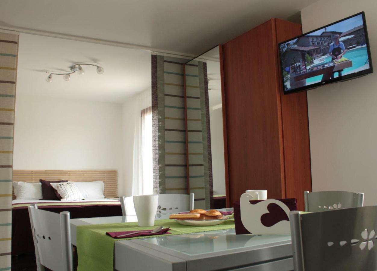 Ferienwohnung Attico Rudiae Lecce Exterior foto