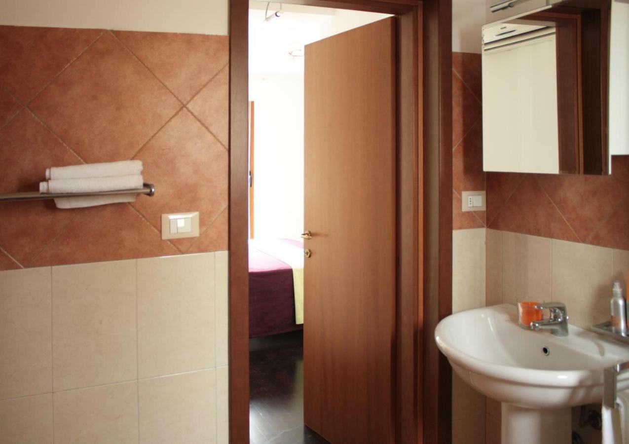 Ferienwohnung Attico Rudiae Lecce Exterior foto